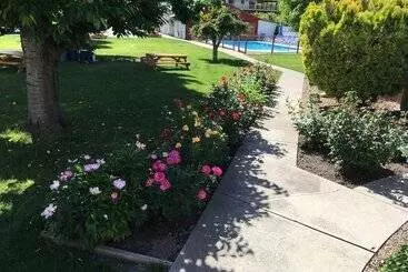 Maple Leaf Motel & Rv Resort