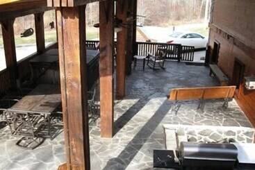 Сельский дом The Lodge At Hideaway Hollow Copperhill Tn