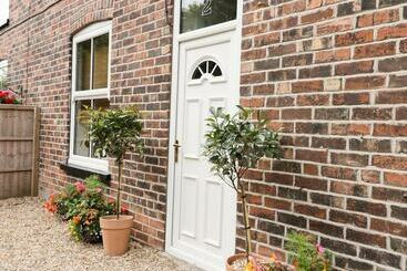 2 Moor Farm Cottages