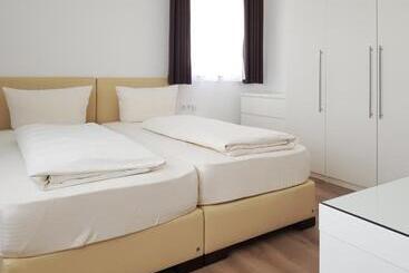 Отель Garni  Zum Weinkrug