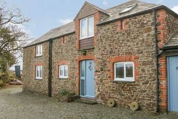 Сельский дом The Stables