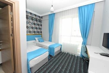 هتل Grand Surmely Business