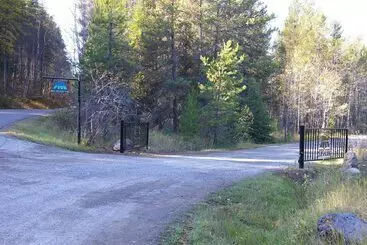 Mökkimajoitus Lake Five Resort