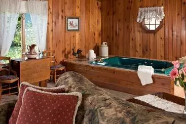 تختخواب و صبحانه Chanticleer Guest House