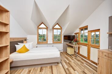 Otel Wo Der Hahn Kräht