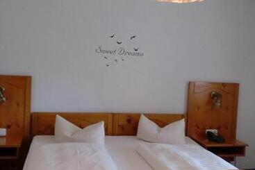 Pensão & Gästehaus Krone