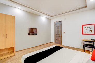 בית מלון כפרי Capital O Jp Tower