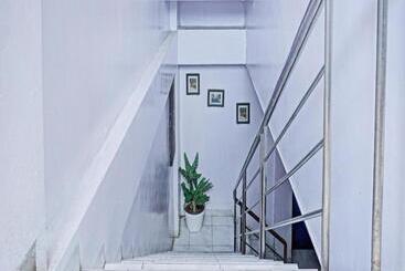 Hotel Oyo 90260 Bumi Merpati Residence