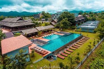 Lisha Grandhotel Vangvieng