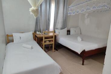 Garden Courts Hotel Masaka