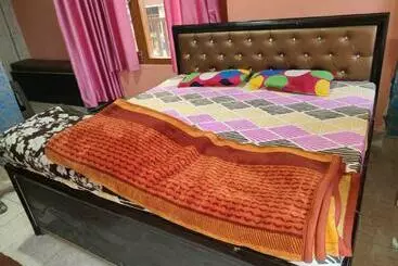 Hotel Spot On Navrang Sweets , Home Stay And Restaurant