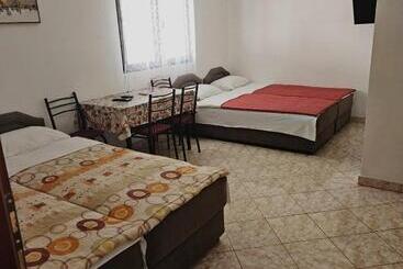 Pension (Hôtel basse catégorie) Apartmani Mim