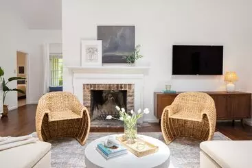 ツーリストアパートメント Wisteria By Avantstay Bright Spacious Home W Pool Entertainers Patio