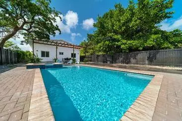 Turistlejligheder Pool Boutique Villa By The Beach 1