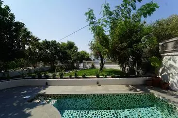 Icon Beach Suites Hotel Sovalye Island