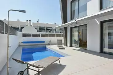 ツーリストアパートメント Luxury Villa By Nras