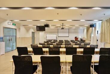 בית מלון כפרי Hanting  Zhengzhou Erqi Square