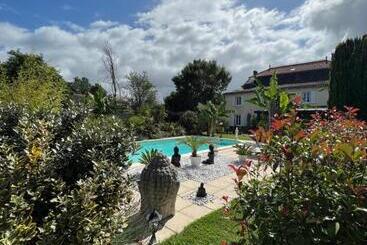 مبيت وإفطار Chambres D Hôtes Dans Maison De Maître