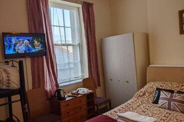 بنسيون Overton Guest House