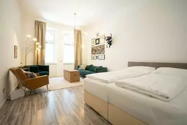 آپارتمان‌های توریست‌ها 2 Room Apartment On The First Floor With Designer Renovation. Exit To The Courtyard. 15 Minutes To S