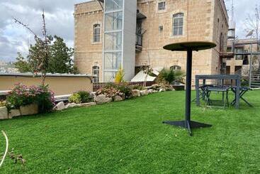 تختخواب و صبحانه Ma An Lil Hayat Boutique