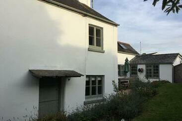 Turistlägenheter 18th Century Primrose Cottage In Chillington Nr Sea