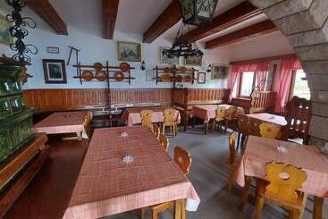 هاستل Tičarjev Dom At Vrsic Pass