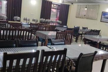 Hotel Curio S All Seasons