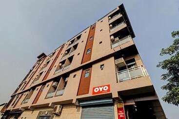 Отель Knight Inn Near Samaypur Badli Metro Station