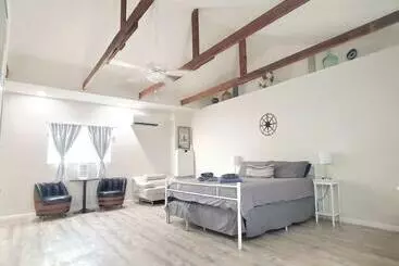 پانسیون King Size Sassy Studio