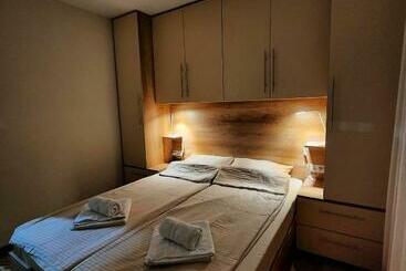 ツーリストアパートメント Apartman Minja