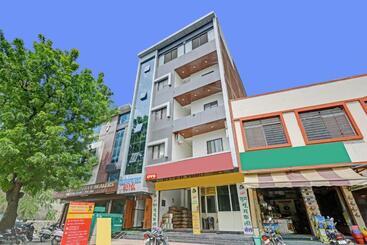 Flagship Hotel Padharo Saa