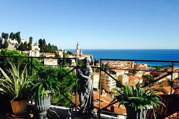 Жильё для туристов Penthouse Avec Jacuzzi Vue Mer Entre Monaco Et Frontière Italienne