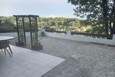 ツーリストアパートメント Vue Magnifique, Jardin Et Petit Cocon En Provence