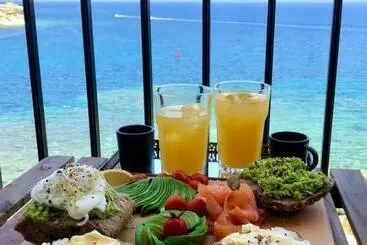 آپارتمان‌های توریست‌ها Beach Front High End Apartment, Direct Sea Views