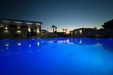 Bed and Breakfast Poolside