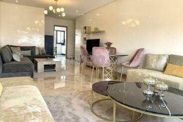 ツーリストアパートメント Appartement Meublé Avec Goût Place Parking