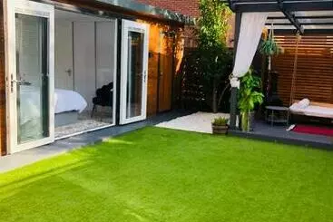 Pensió Meezee Pearl Double Bed Lodge With Free Parking