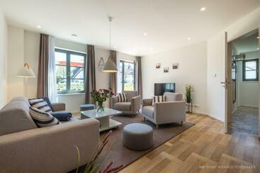 ツーリストアパートメント Urlaub De Luxe Unter Reet Inseldomizil Stolpe M  Bartholdy