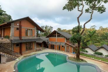 Bed and Breakfast Jasmine, 1 Br With Pool By Roamhome