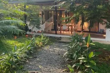 Turistihuoneistot Caribbean Irie   Charming, Luxurious Bungalow In Nature With Ac & Fiber Optic Wifi