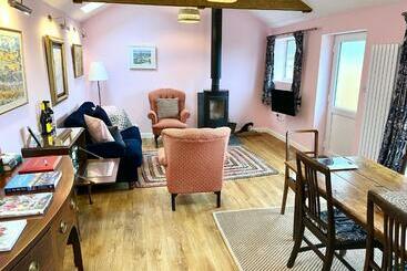 Жильё для туристов Fletchers Cottage