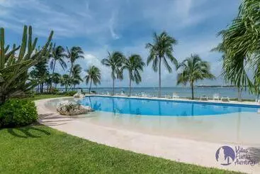 ツーリストアパートメント Chac Hal, Beachfront Apartment With Amenities   Chac Hal 2