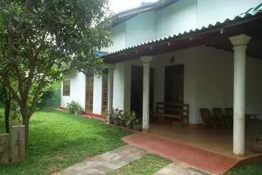 ツーリストアパートメント Greenvilla House