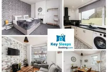 Appartamenti turistici Stunning Three Bedroom House At Keysleeps Short Lets Cleethorpes With Free Parking & Beach Location