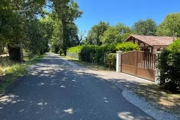 ツーリストアパートメント La Bergerie Des Landes