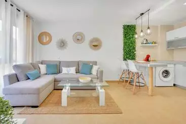 ツーリストアパートメント Luminoso Apartamento Con Piscina Cerca Del Mar