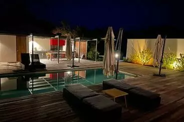 ツーリストアパートメント Magnifique Villa Avec Piscine Chauffée, Clim, Cuisine D été