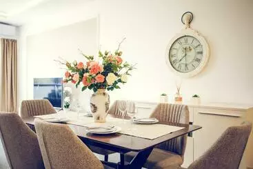 آپارتمان‌های توریست‌ها Apartmani Sl Luxury