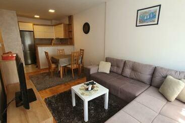 Vakantie-appartementen Lux Apartman Lav  Centar